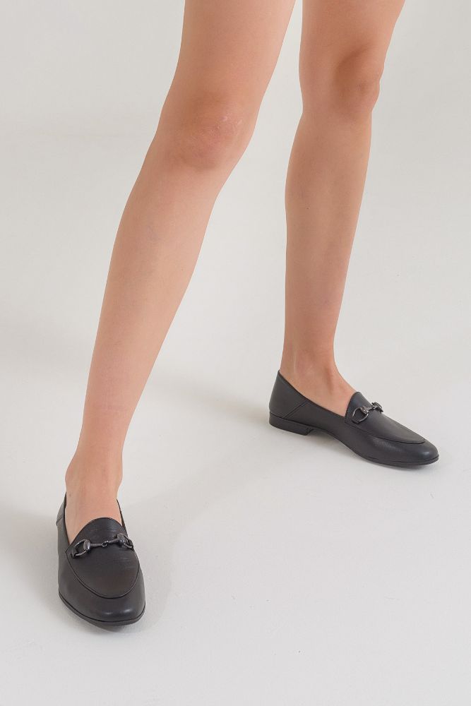 kadin-deri-zincirli-loafer-SIYAH-OK23257-0055367_0