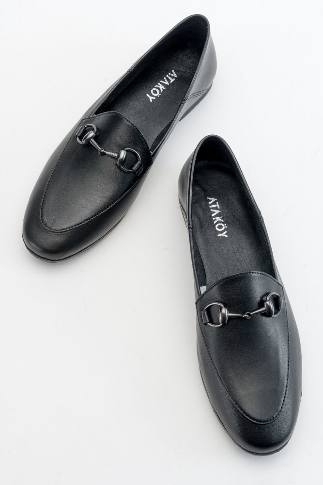 kadin-deri-zincirli-loafer-SIYAH-OK23257-0055374_0