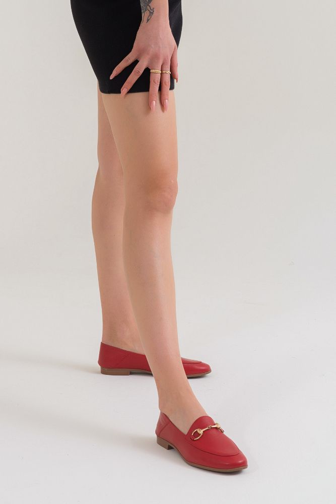 kadin-deri-zincirli-loafer-KIRMIZI-OK23257-0055387_0