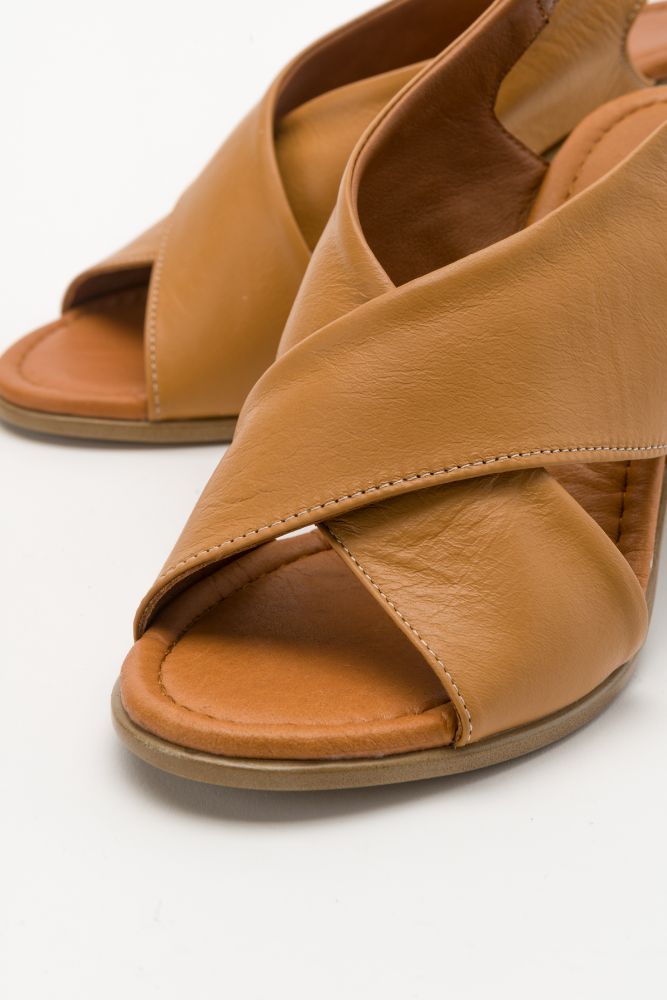 kadin-deri-capraz-bant-topuklu-sandalet-TABA-ALP2323004-0056698_0
