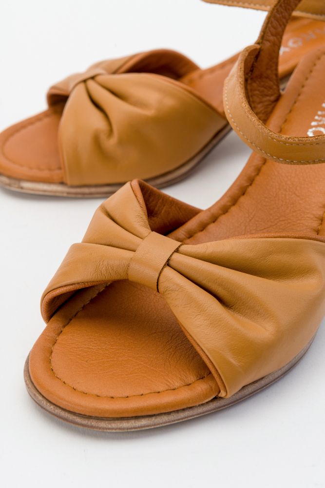 kadin-deri-topuklu-sandalet-TABA-ALP2326000-0057432_0