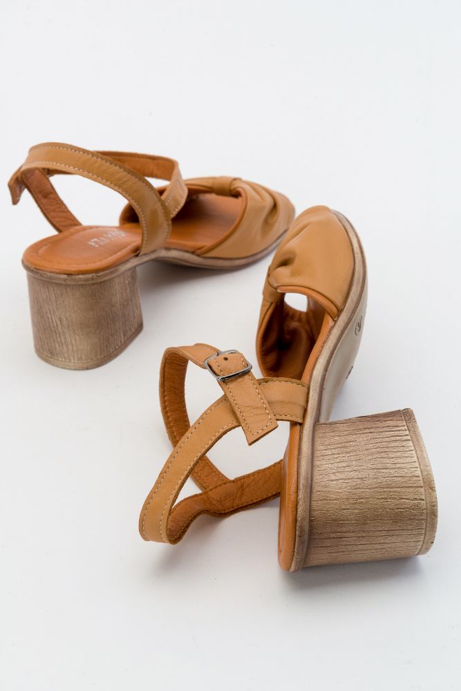 kadin-deri-topuklu-sandalet-TABA-ALP2326000-0057433_0