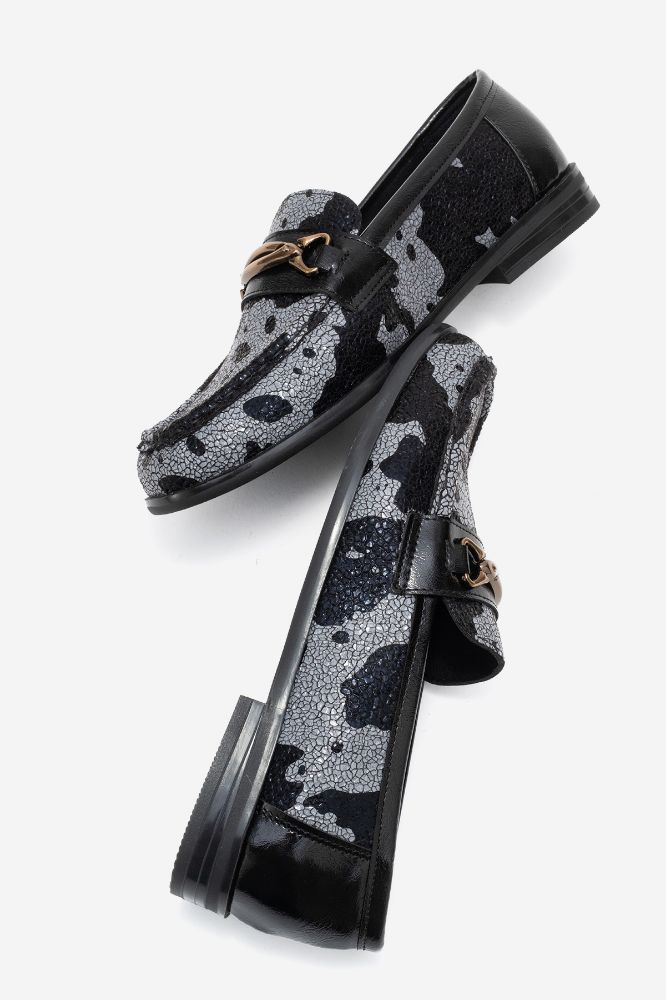 kadin-baskili-aksesuar-detayli-loafer-SIYAH GRI BASKI-YKL015-0101420_0