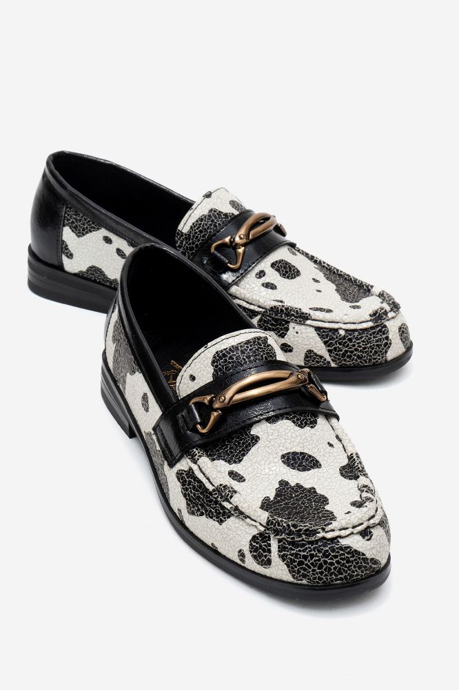 kadin-baskili-aksesuar-detayli-loafer-SIYAH BEYAZ BASKI-YKL015-0101422_0