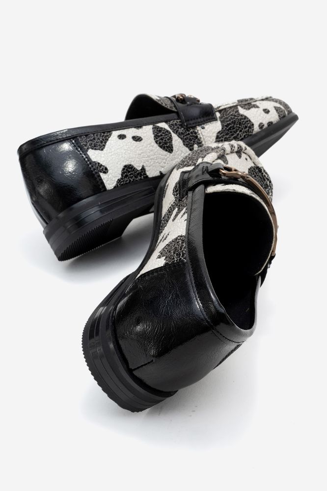 kadin-baskili-aksesuar-detayli-loafer-SIYAH BEYAZ BASKI-YKL015-0101424_0