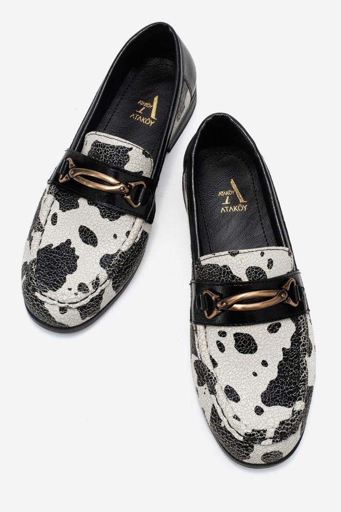kadin-baskili-aksesuar-detayli-loafer-SIYAH BEYAZ BASKI-YKL015-0101425_0