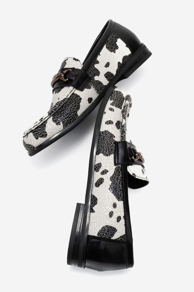 kadin-baskili-aksesuar-detayli-loafer-SIYAH BEYAZ BASKI-YKL015-0101426_0