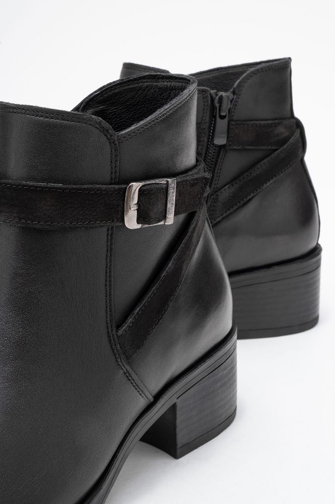 kadin-deri-aksesuar-detayli-topuklu-bot--SIYAH SIYAH NUBUK-PNC154-0101693_0