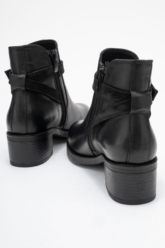 kadin-deri-aksesuar-detayli-topuklu-bot--SIYAH SIYAH NUBUK-PNC154-0101694_0