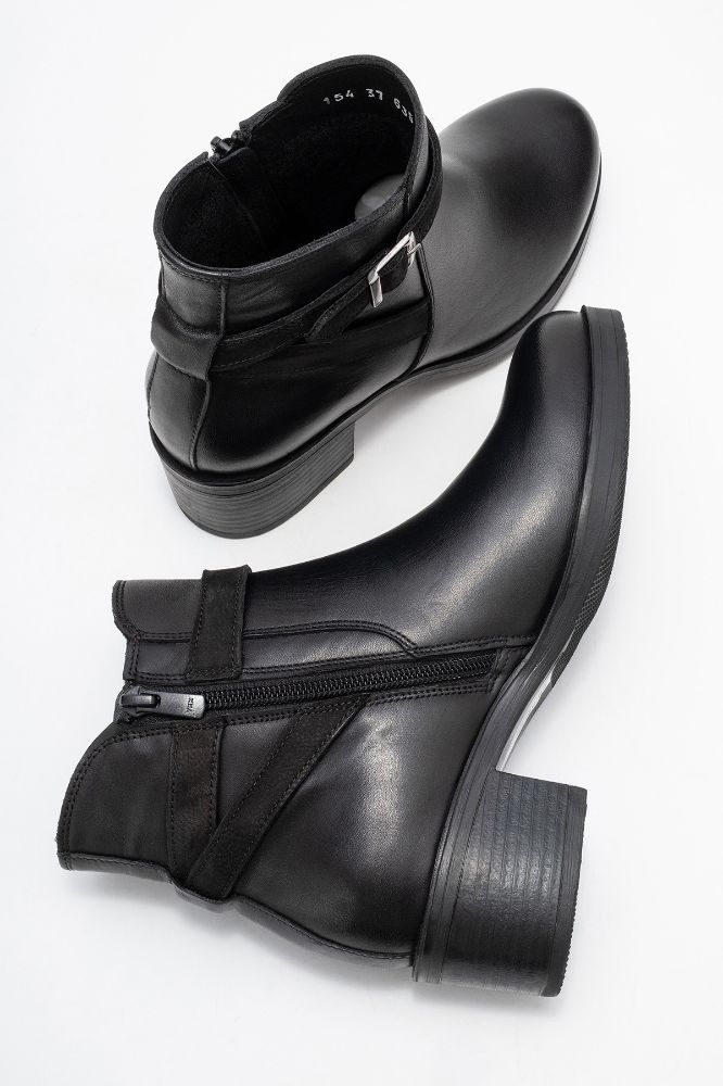 kadin-deri-aksesuar-detayli-topuklu-bot--SIYAH SIYAH NUBUK-PNC154-0101696_0