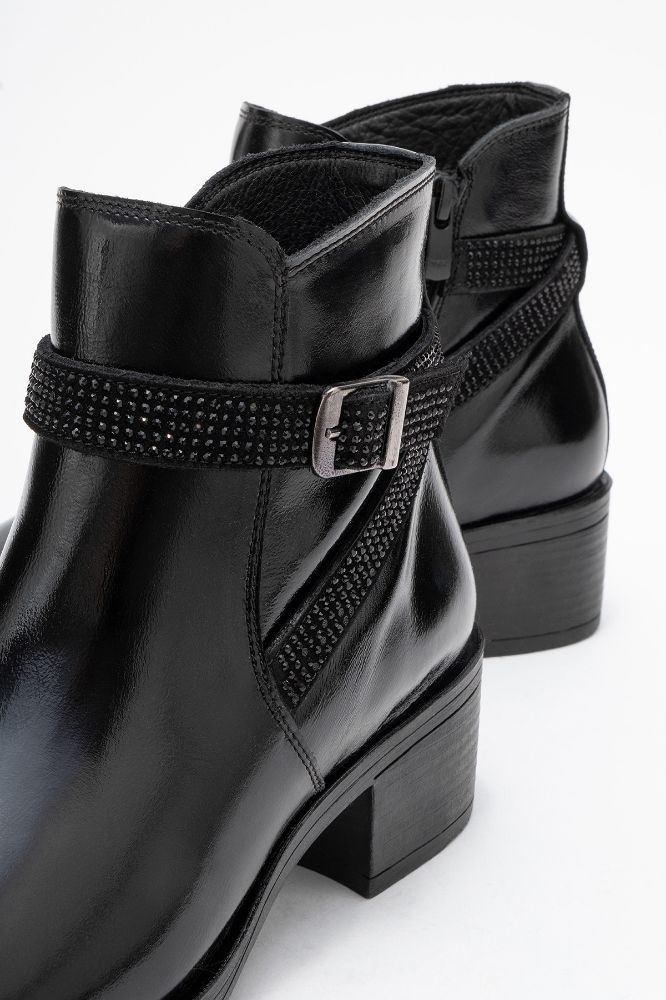 kadin-deri-tasli-aksesuarli-topuklu-bot-SIYAH KIRISIK RUGAN-PNC1541-0101711_0