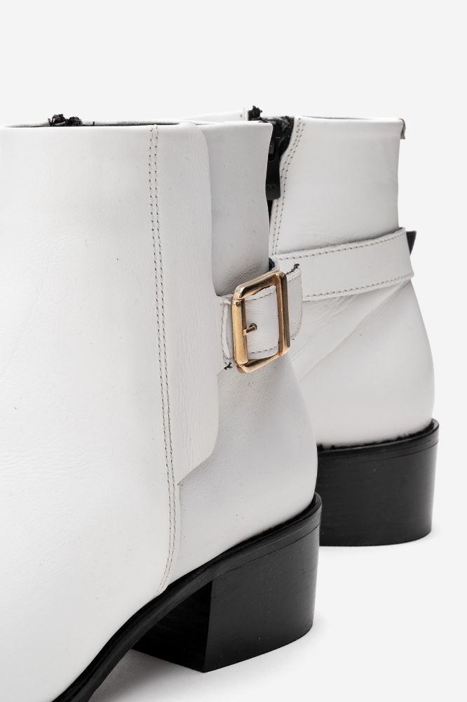 kadin-deri-aksesuar-detayli-topuklu-bot-BEYAZ-PNC594-0102767_0