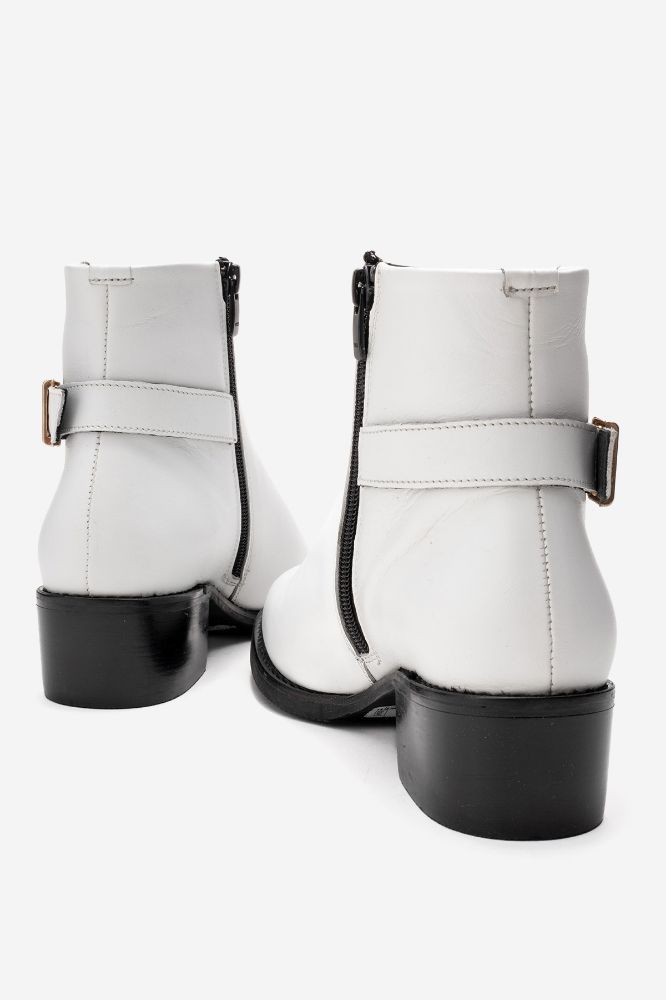 kadin-deri-aksesuar-detayli-topuklu-bot-BEYAZ-PNC594-0102768_0
